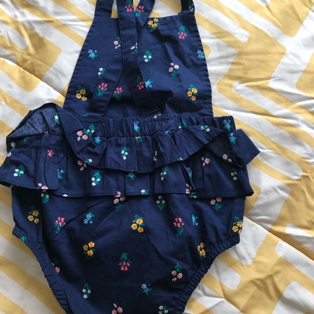Carter’s romper - Picture 2 of 3